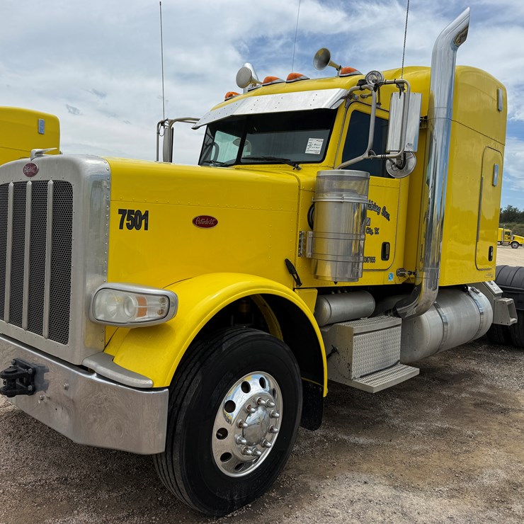 2013 PETERBILT 389