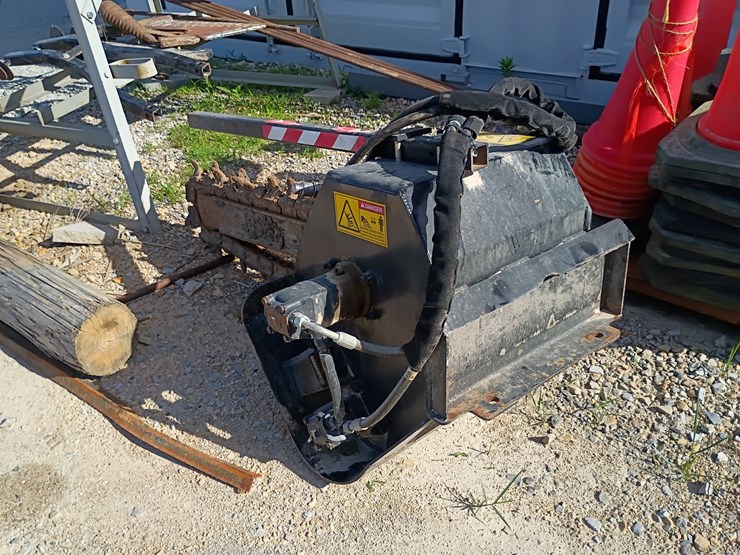 2017-ditch-witch-r300-image-60