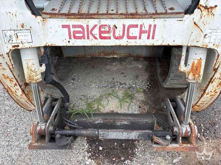 2009-takeuchi-tl250-image-9