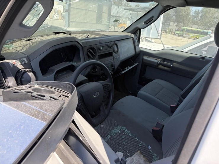 2023-ford-f650-image-15