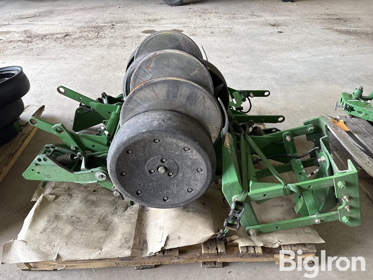john-deere-planter-units-w/roller-wheels-image-6