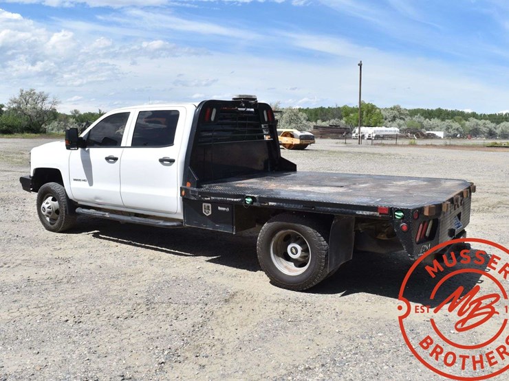 2015-chevrolet-3500-image-5