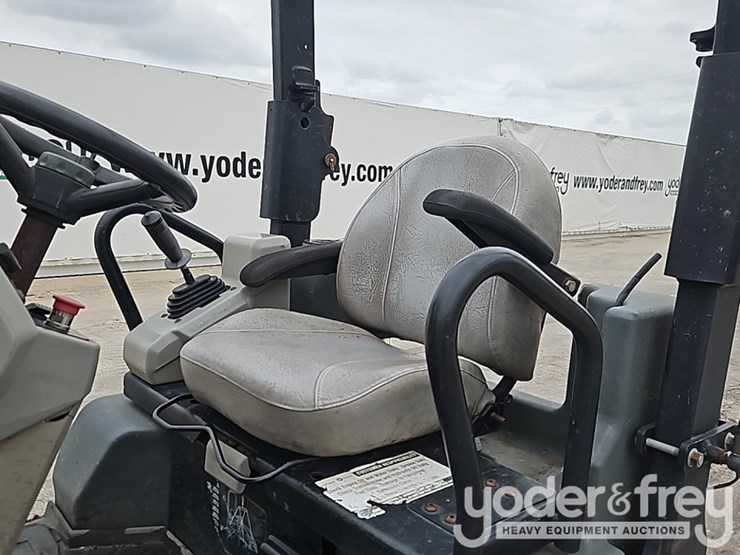 2019-caterpillar-cb24b-image-19
