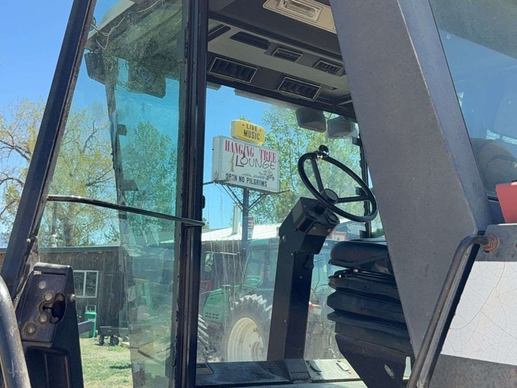 hesston-8400-image-29