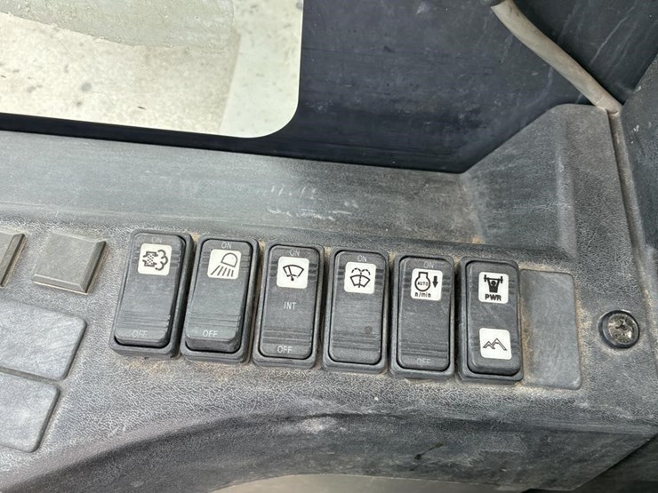 2018-takeuchi-tb2150-image-30
