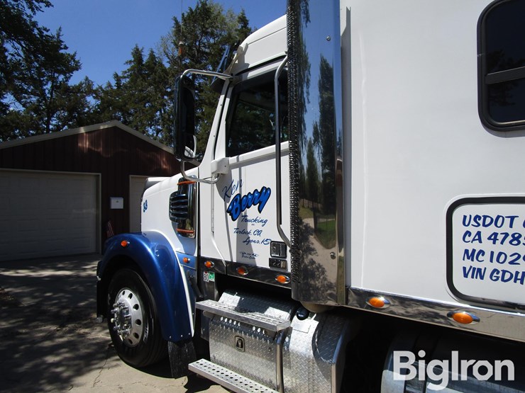 2016-freightliner-122sd-image-16