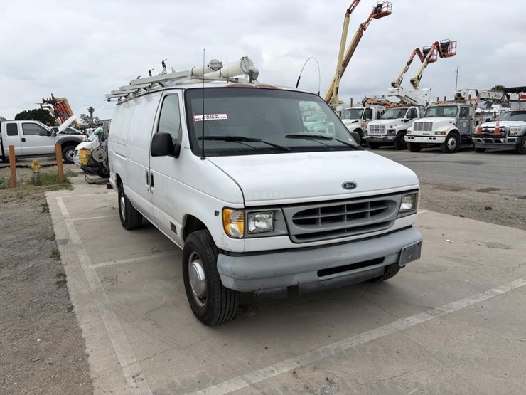 2002-ford-e350-sd-image-2