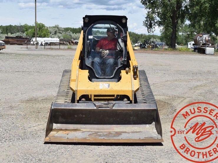 2018-caterpillar-d2-image-16