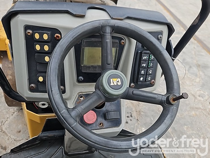 2019-caterpillar-cb24b-image-22