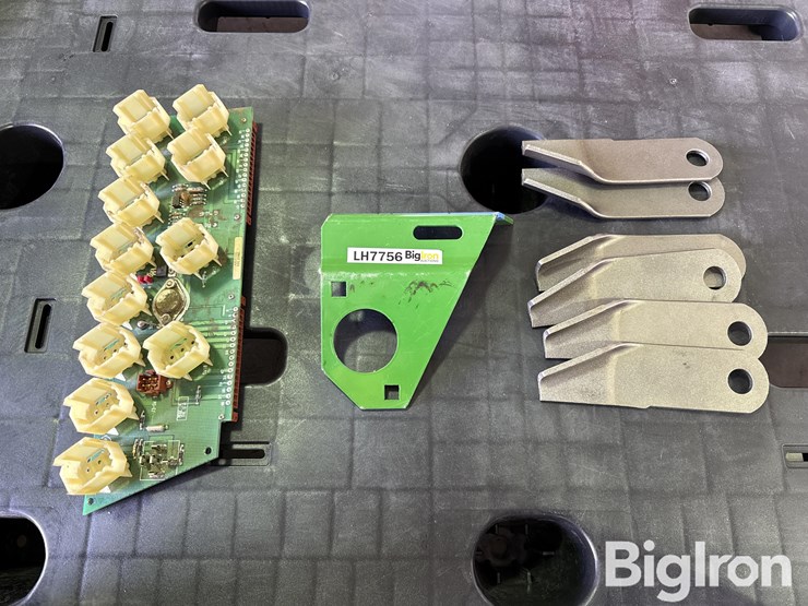 john-deere-9000-series-combine-chopper-blades-&-control-board-image-2