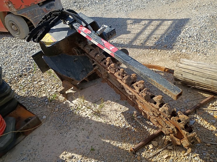 2017-ditch-witch-r300-image-64