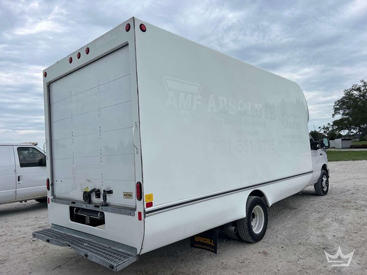 2023-ford-e450-image-3