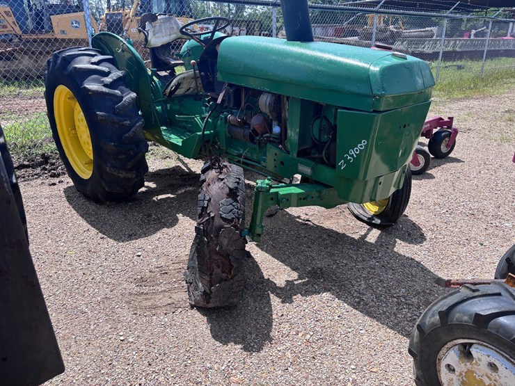 john-deere-2240-image-2