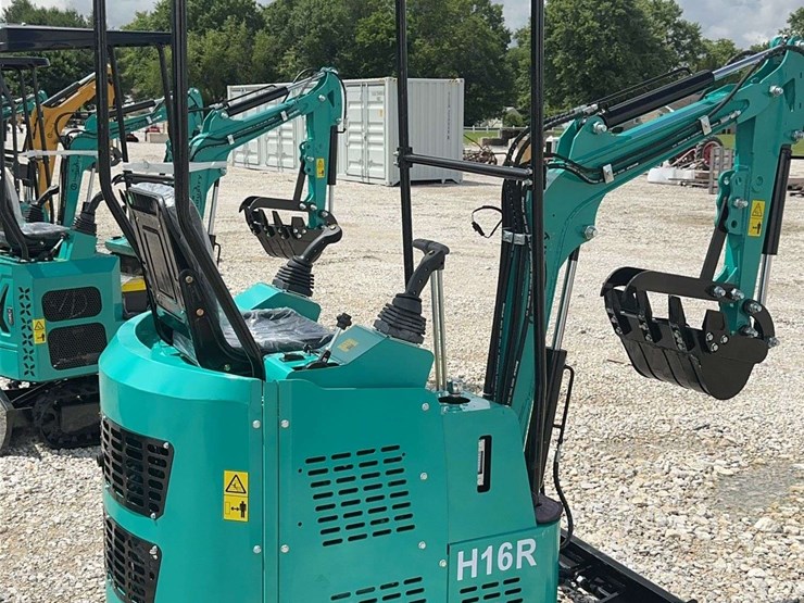 g-industry-h16r-mini-excavator-with-canopy-and-thumb-attachment-image-8