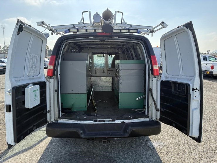 2014-chevrolet-express-3500-image-12