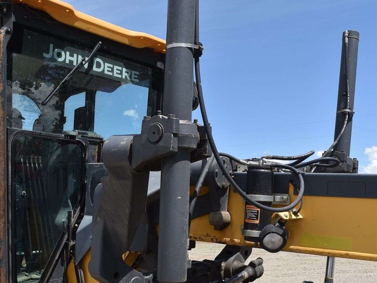 2008-deere-772d-image-42