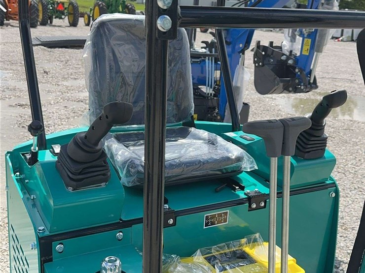 cfg-industrial-h16r-mini-excavator-image-11