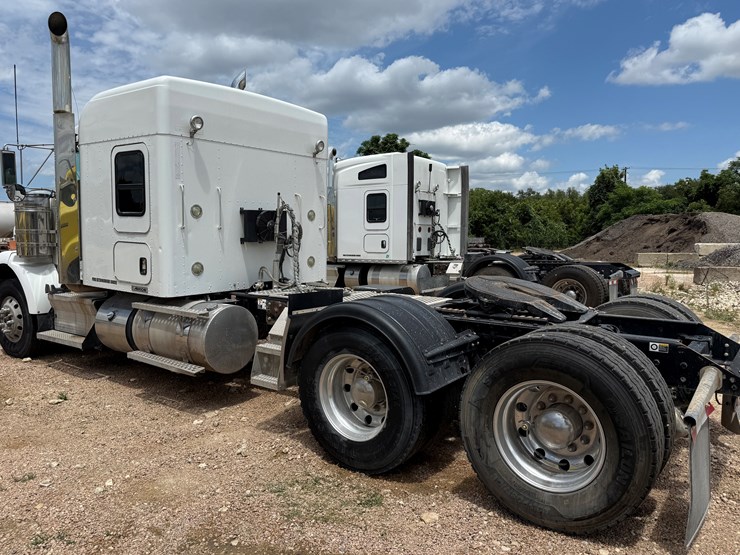 2016-kenworth-t800-image-7