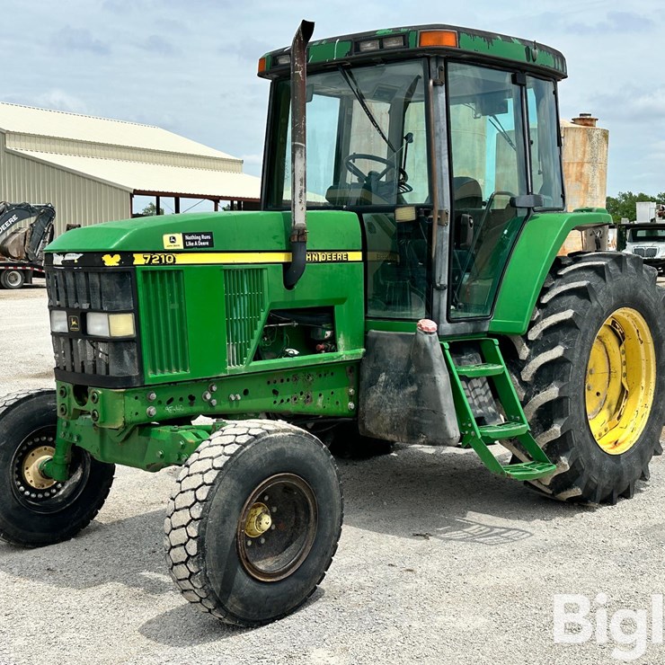 JOHN DEERE 7210