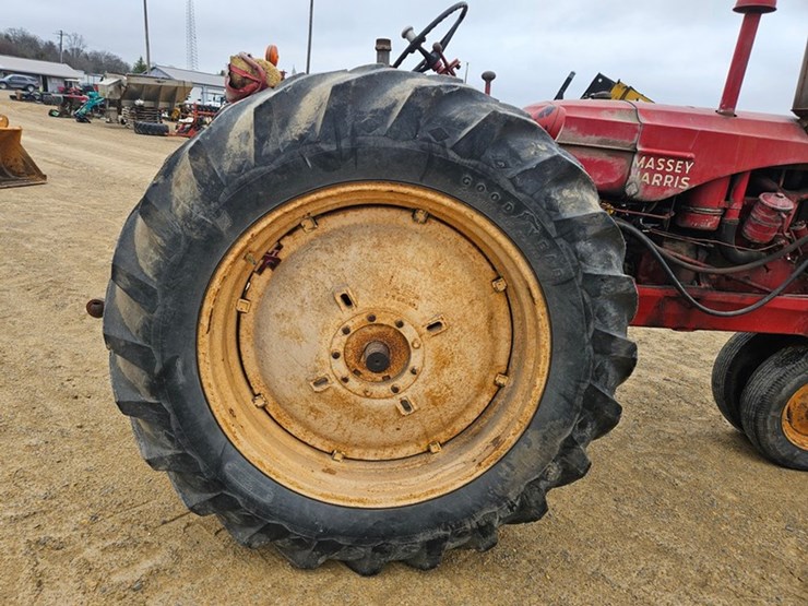 massey-ferguson-44-image-30