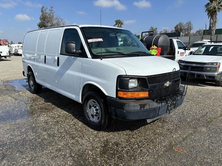 2014-chevrolet-express-2500-image-2