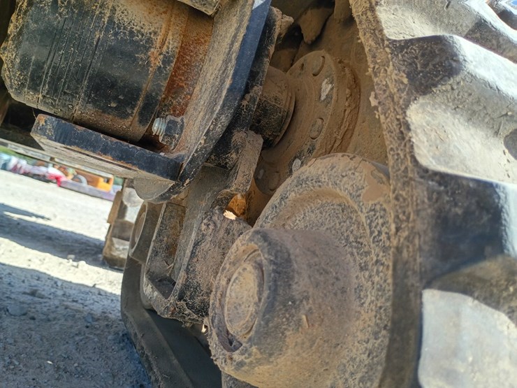 2017-ditch-witch-r300-image-47