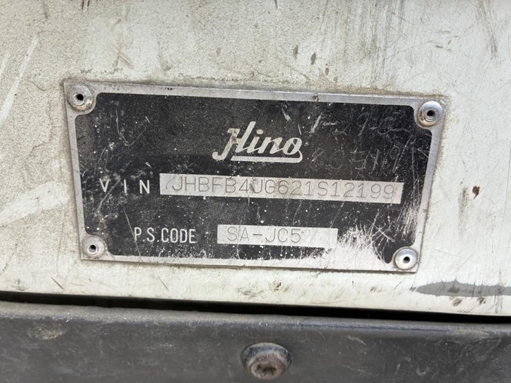 2002-hino-fb1817-image-26