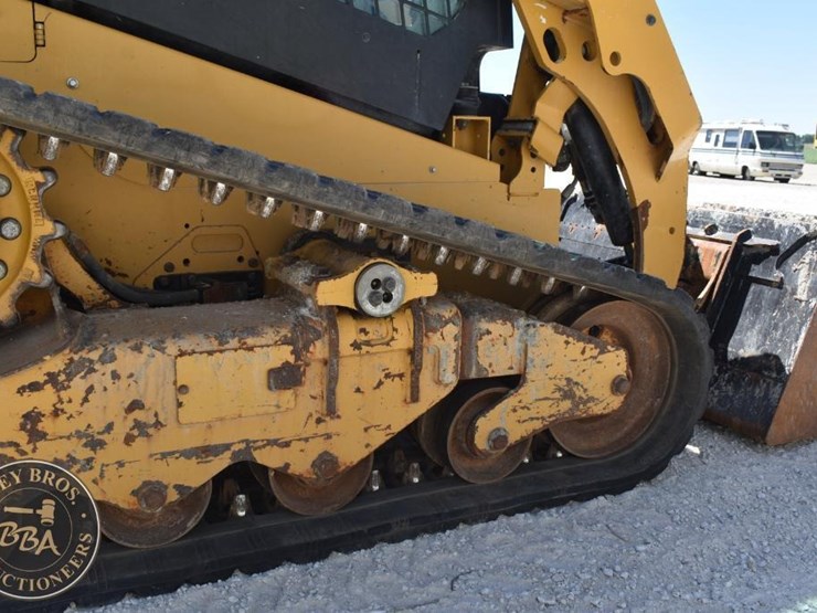 2023-caterpillar-259d3-image-32