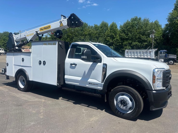 2026-ford-f550-xl-image-1