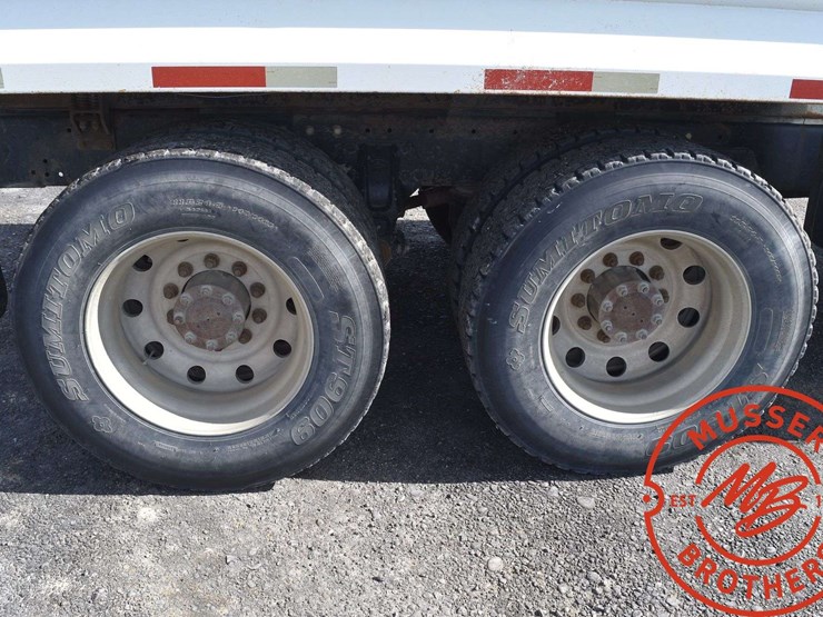 1994-peterbilt-379-image-27