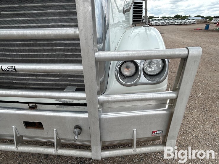 2017-freightliner-coronado-132-image-12