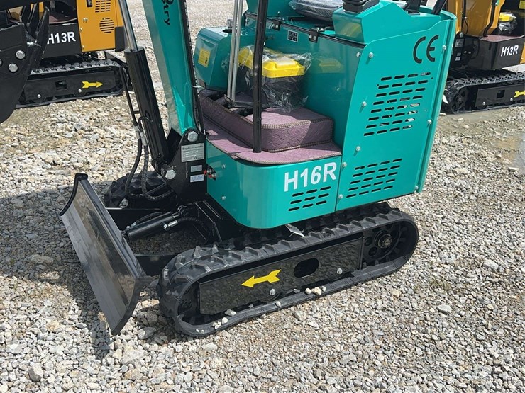 g-industry-h16r-mini-excavator-with-canopy-and-thumb-attachment-image-3