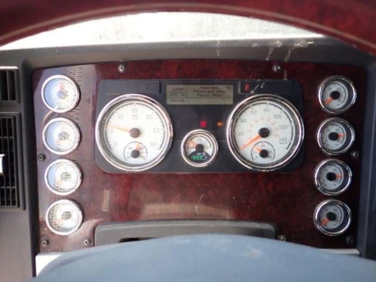 2018-freightliner-coronado-122-image-16