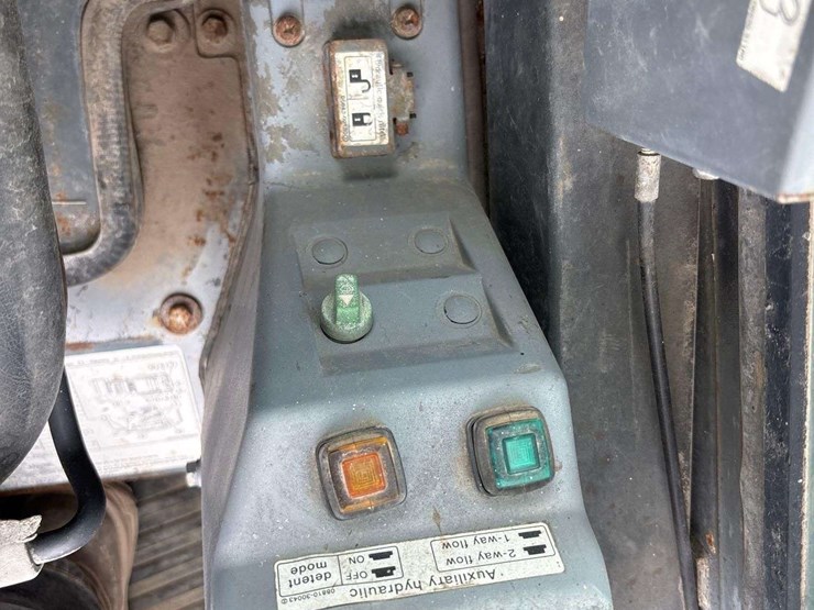 2009-takeuchi-tl250-image-23