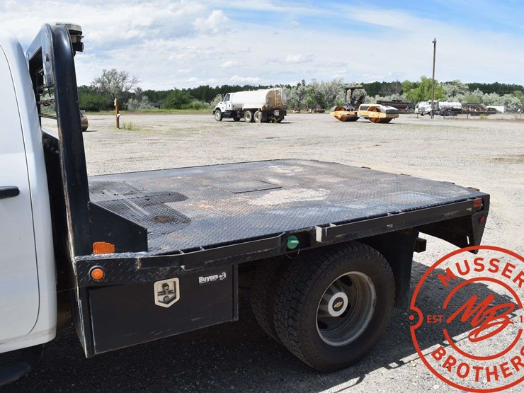 2015-chevrolet-3500-image-28