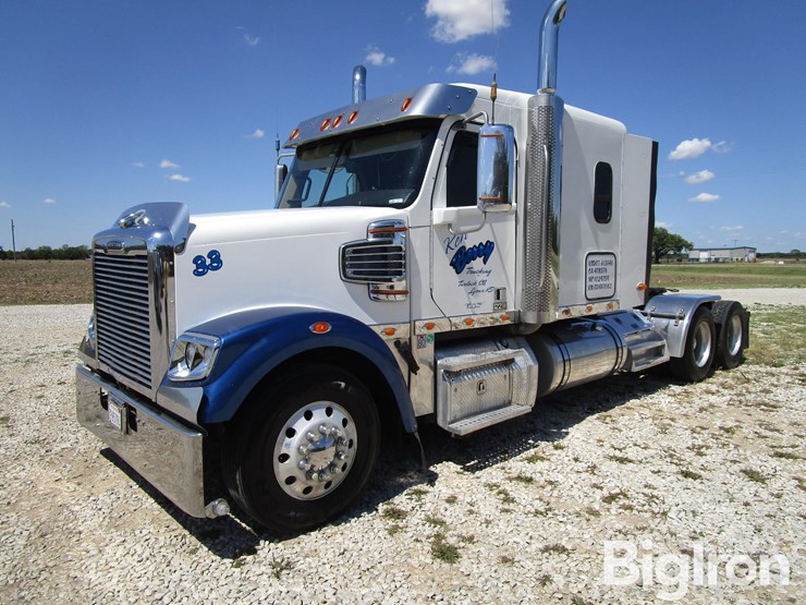 2016-freightliner-122sd-image-1