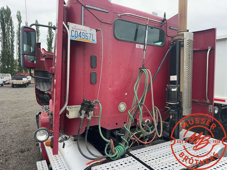 2007-freightliner-columbia-120-image-30