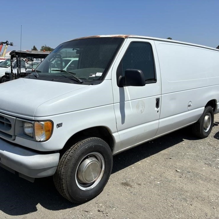 2002 FORD E350 SD
