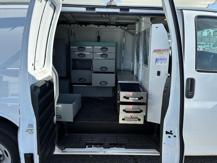 2014-chevrolet-express-3500-image-10