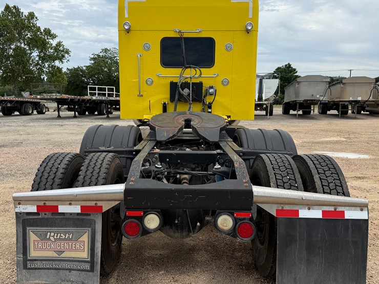 2014-peterbilt-389-image-6