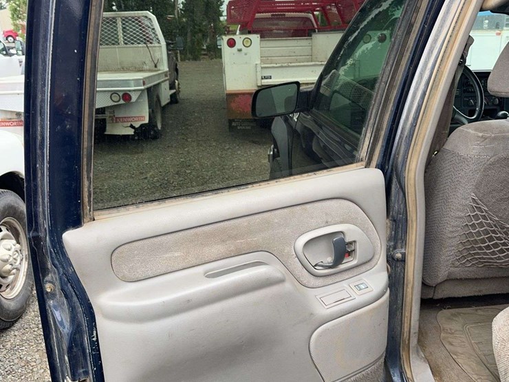 2000-chevrolet-k3500-image-19