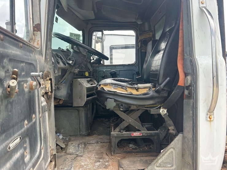 1998-mack-dm690s-image-13