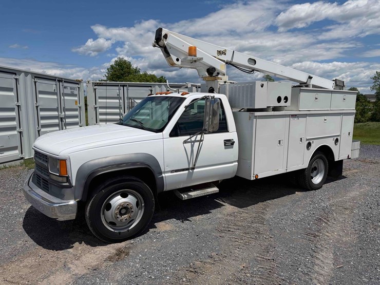 2000-chevrolet-3500-image-1