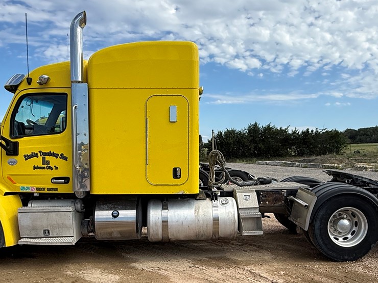 2018-peterbilt-567-image-7