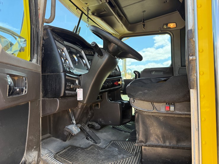 2014-kenworth-t800-image-10
