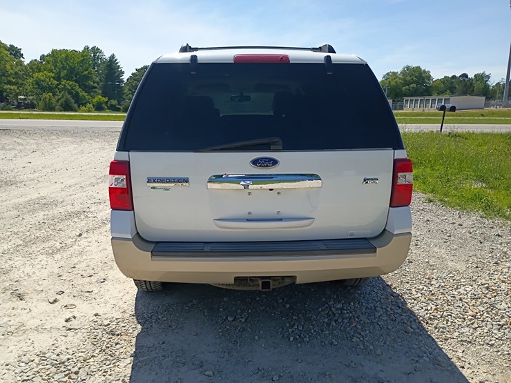 2010-ford-expedition-image-7