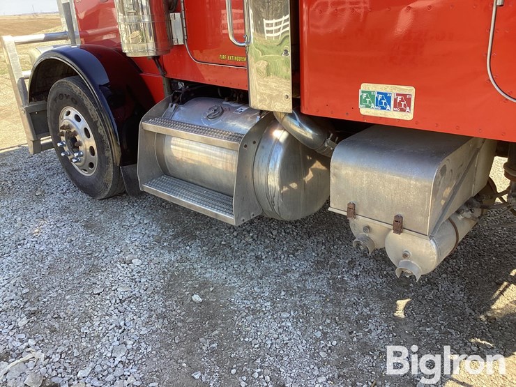 2006-peterbilt-379-image-17