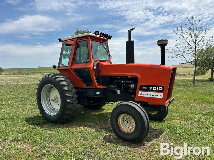 1981-allis-chalmers-7010-image-3
