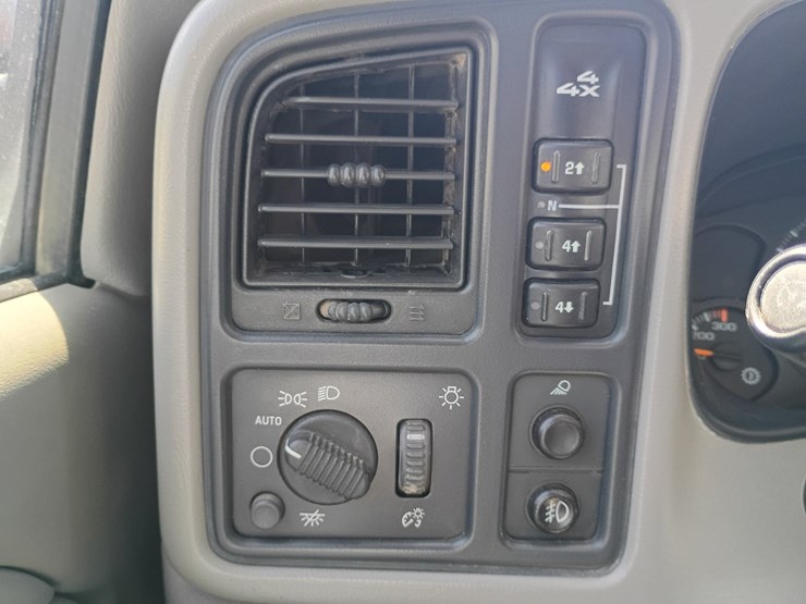 2005-gmc-sierra-2500-image-55