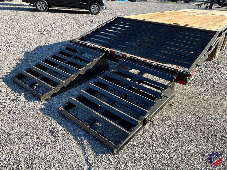 2025-c-&-w-trailers-dual-t/a-flatbed-gooseneck-trailer-image-31